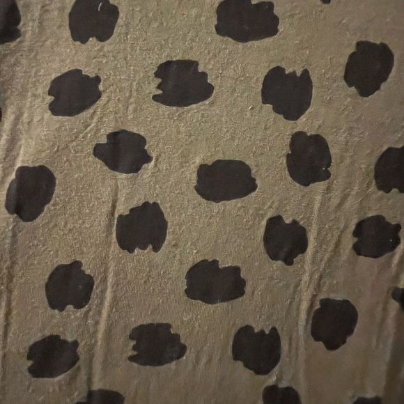 Olive/black soft long tshirt 🖤🫒 - Picture 2 of 4